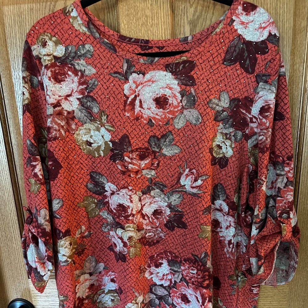 Cathy Daniels Flowered Elbow Length Sleeves Blouse.  Size 1X.